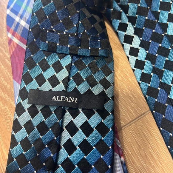 Bundle of three ties - Picture 5 of 6